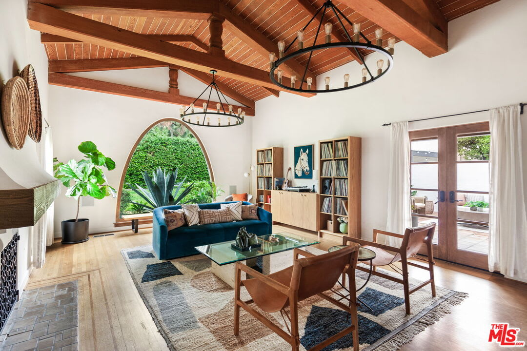1114 E Mountain St, Glendale, CA