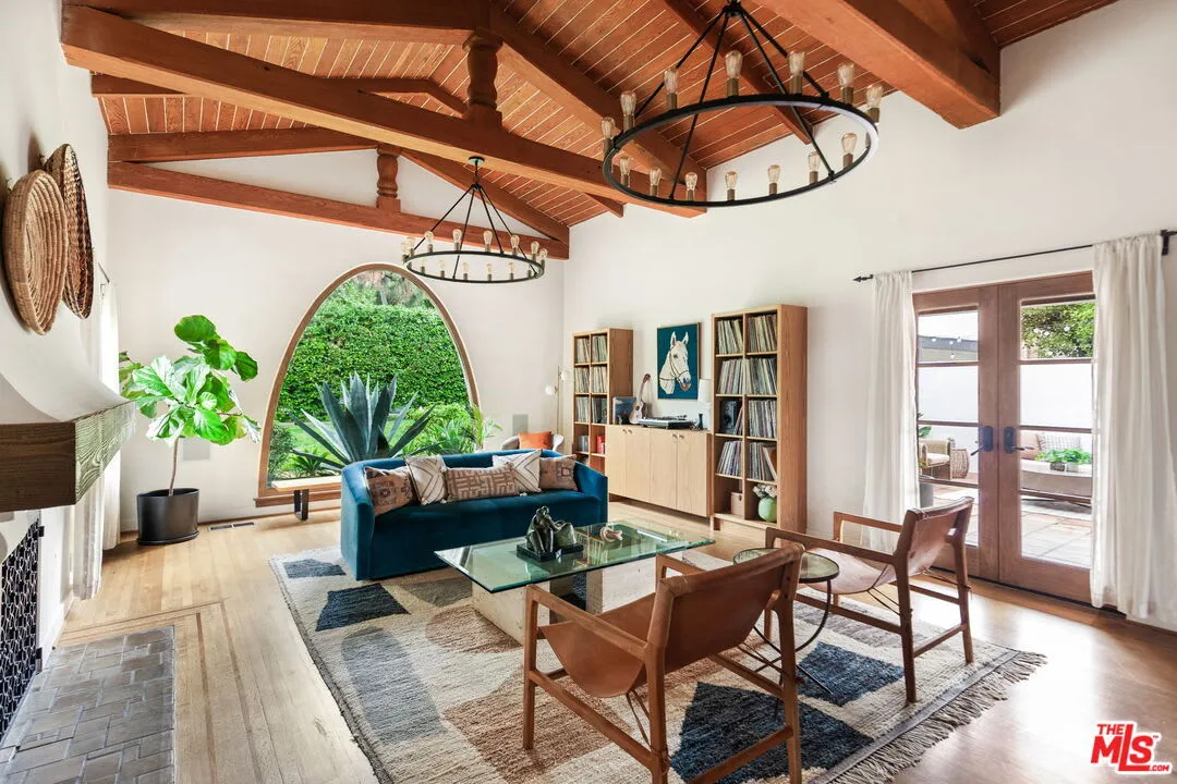 1114 E Mountain St, Glendale, CA