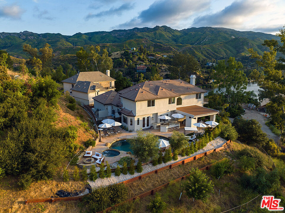 2265 Pinecrest Dr, Agoura Hills, CA