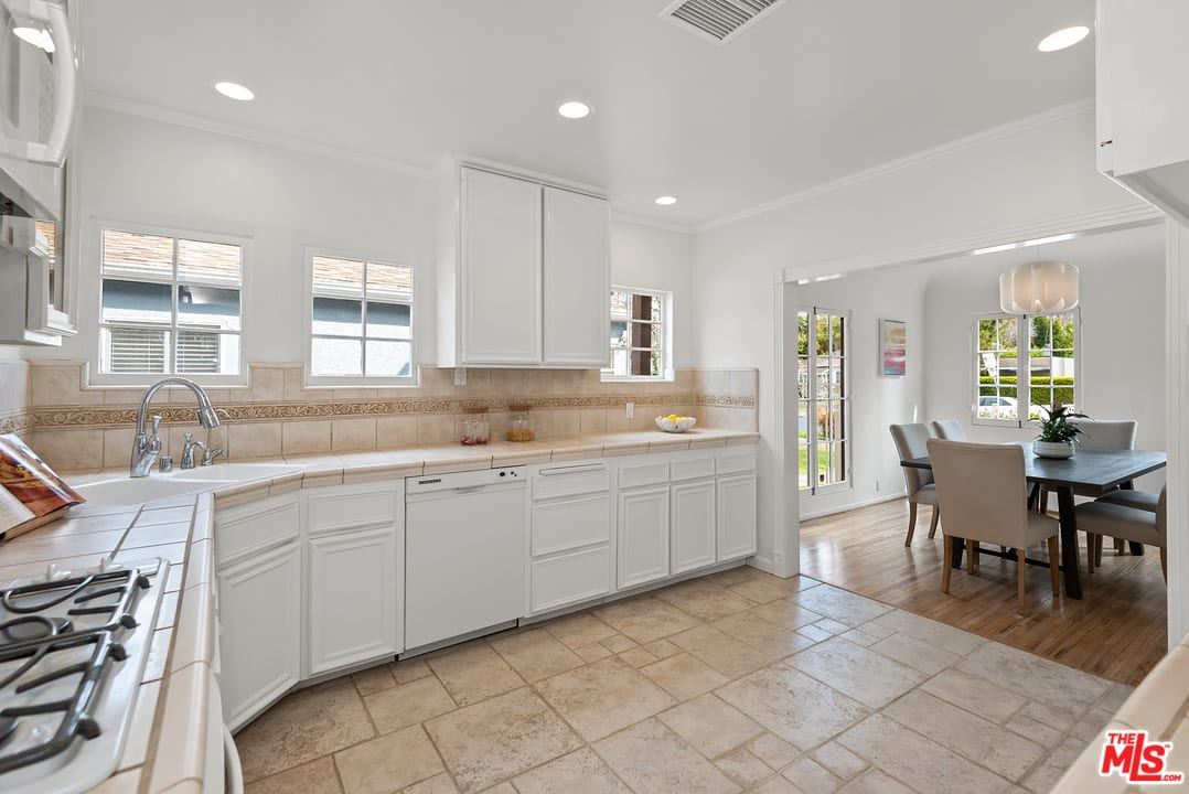4245 Greenbush Ave, photo 5