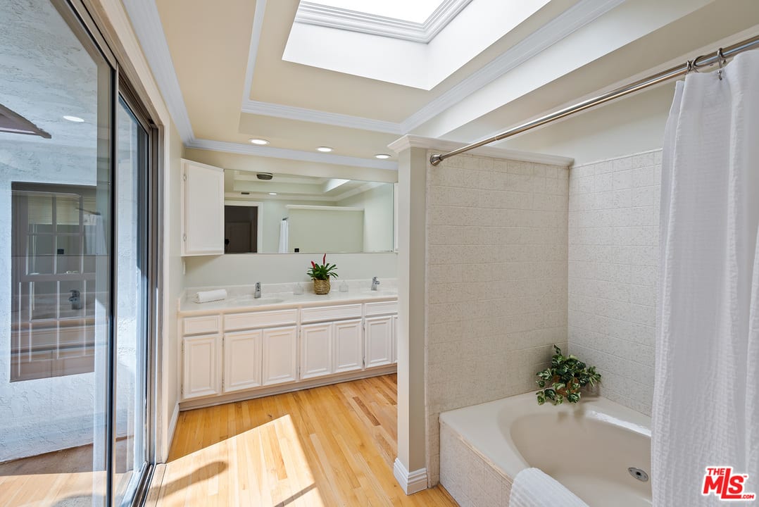 4245 Greenbush Ave, photo 7